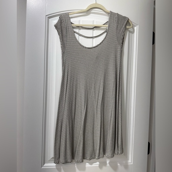 Dress - Picture 1 of 3